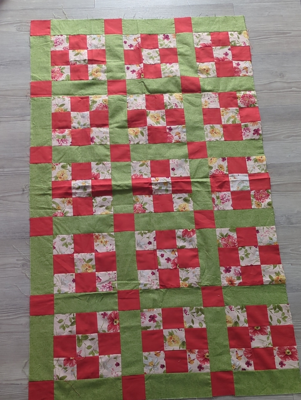 Handmade Unfinished Quilt Top UFO Floral Patchwork Green Red 30.5 x 53 - Picture 13 of 13
